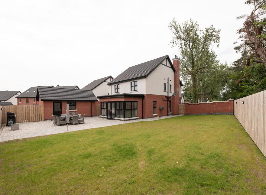 10 Oakfield Park Drive, Jordanstown, Newtownabbey, BT37 0HR
