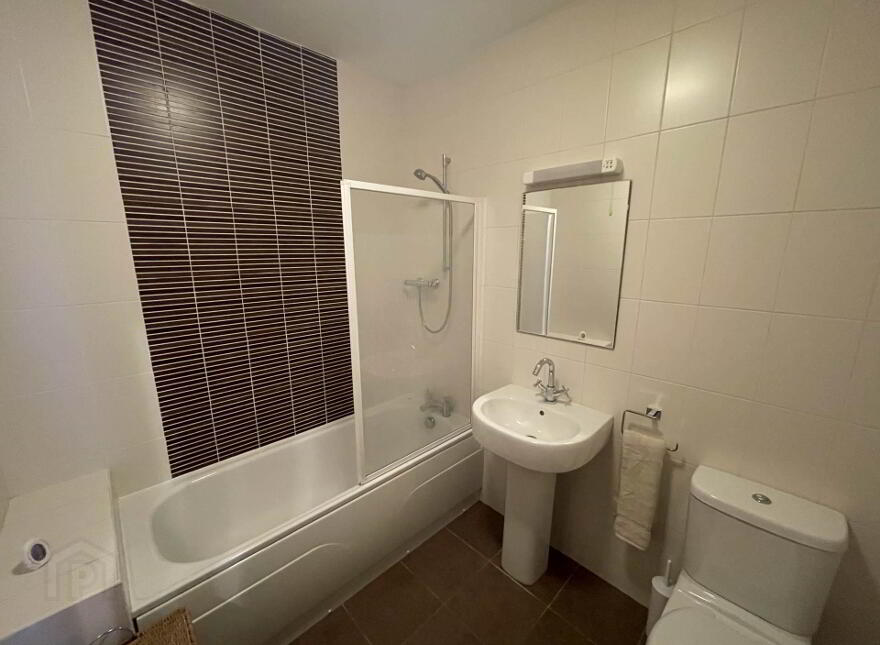 Apt 4, Glencairn, Glenarm Road, Larne, BT40 1EE