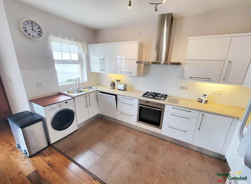 Apt 4, Glencairn, Glenarm Road, Larne, BT40 1EE