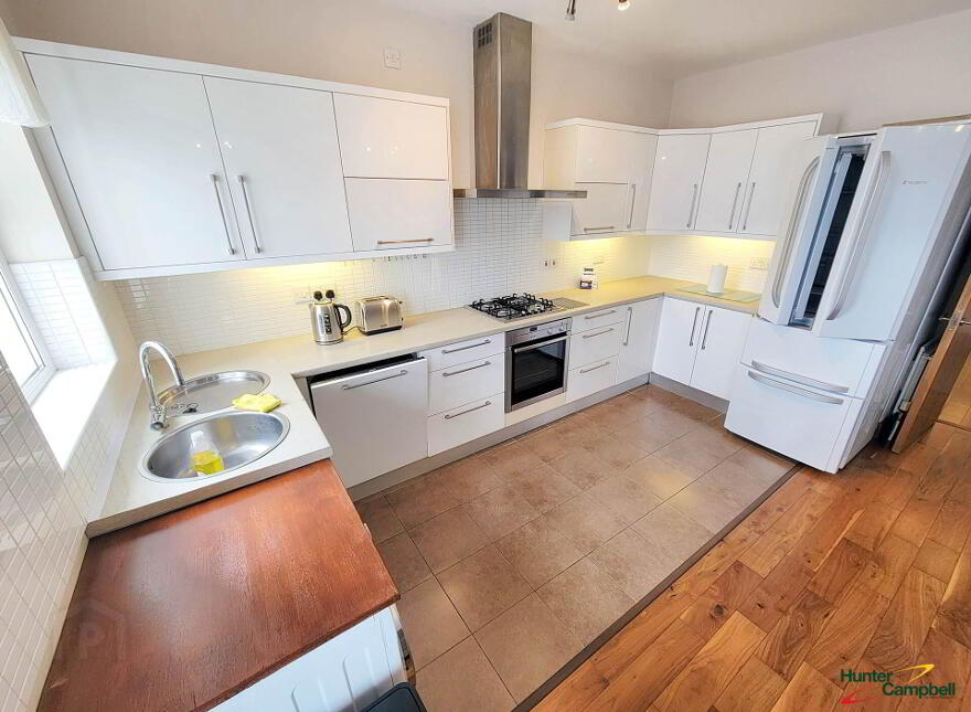 Apt 4, Glencairn, Glenarm Road, Larne, BT40 1EE