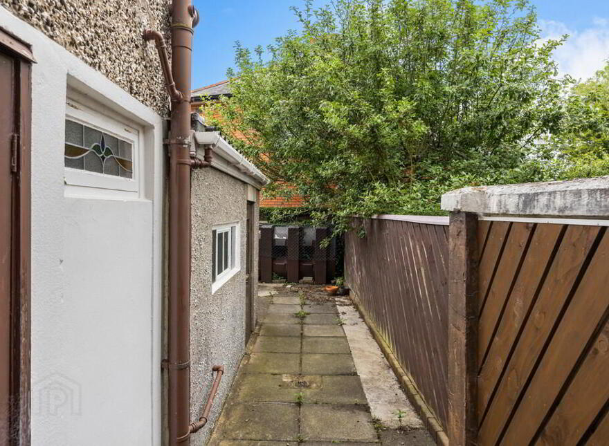 83 Locksley Park, Upper Lisburn Road, Belfast, BT10 0AS