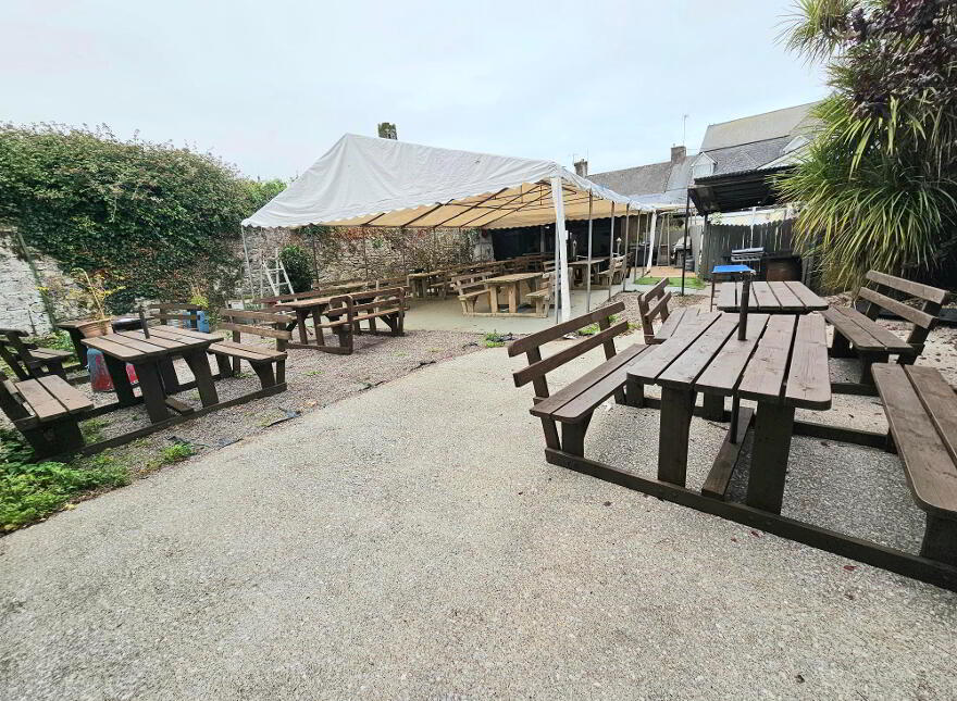Hartys Bar And Restaurant, 9 Church St, Cloyne
