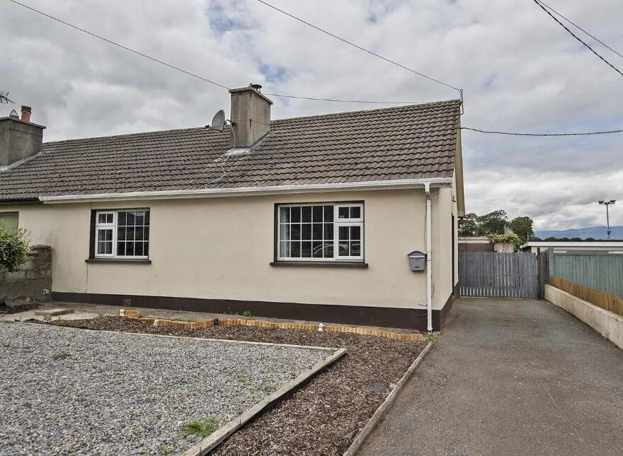 Sleveen, Kill Village, X42DH42 photo