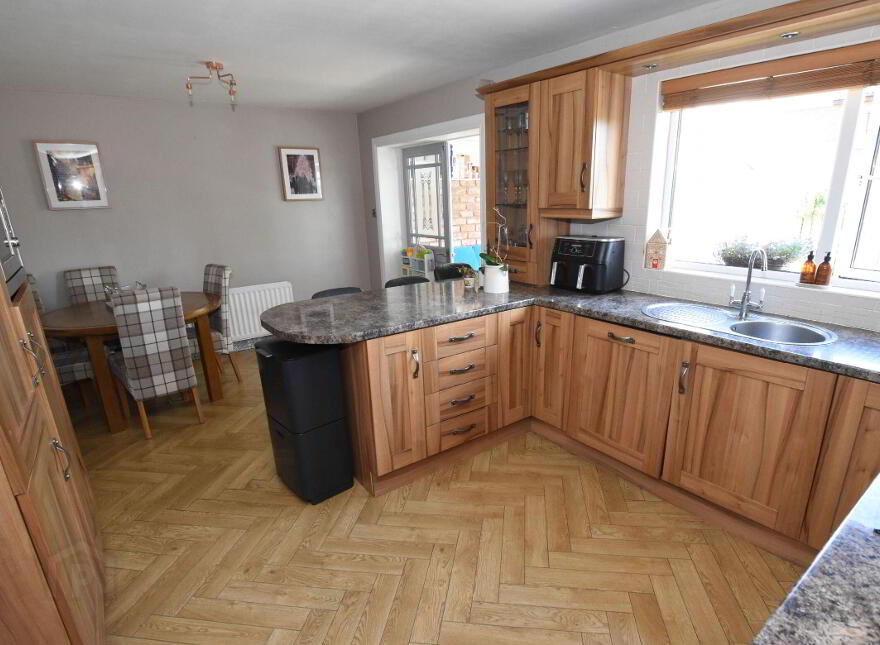 33 Ashcroft Close, Ballinderry Lower, Lisburn, BT28 2AZ