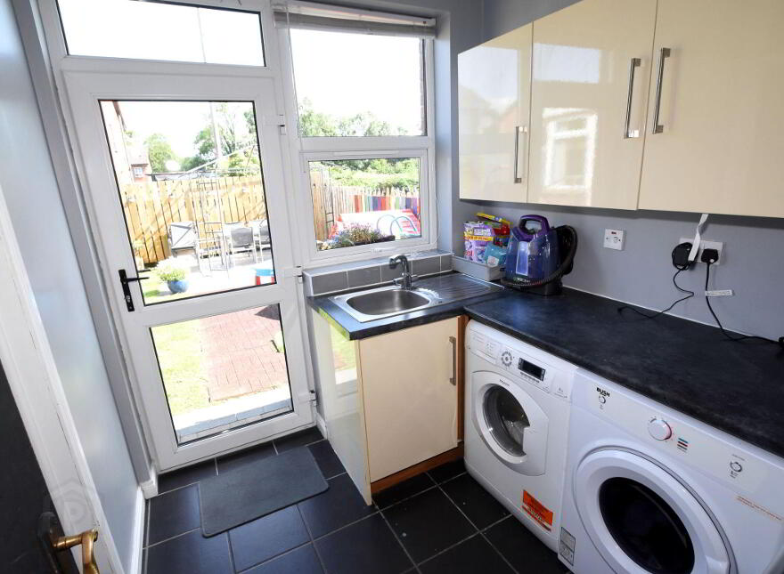 33 Ashcroft Close, Ballinderry Lower, Lisburn, BT28 2AZ