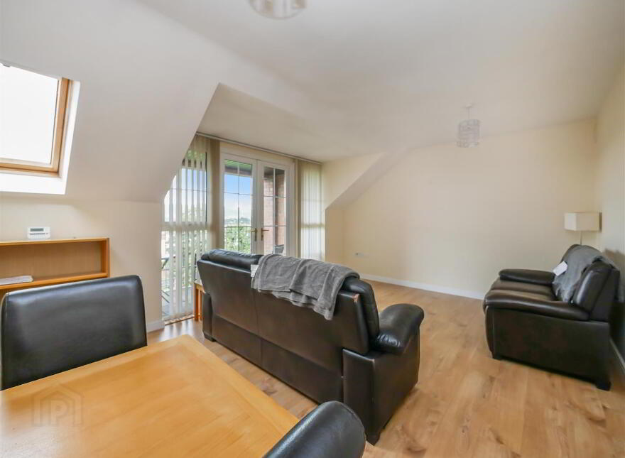 Apt 30, 4 Bell Towers South, Ravenhill / Ormeau, Belfast, BT6 0GR