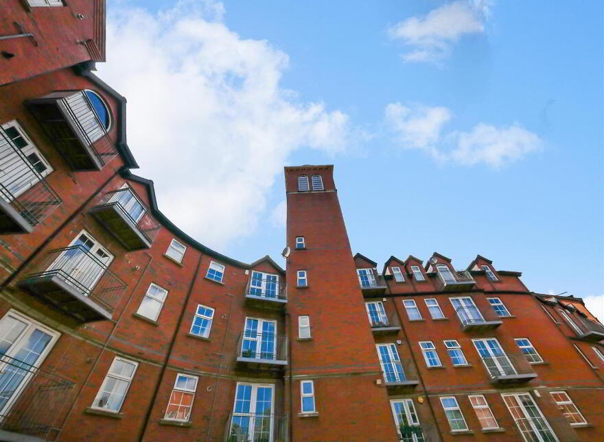 Apt 30, 4 Bell Towers South, Ravenhill / Ormeau, Belfast, BT6 0GR