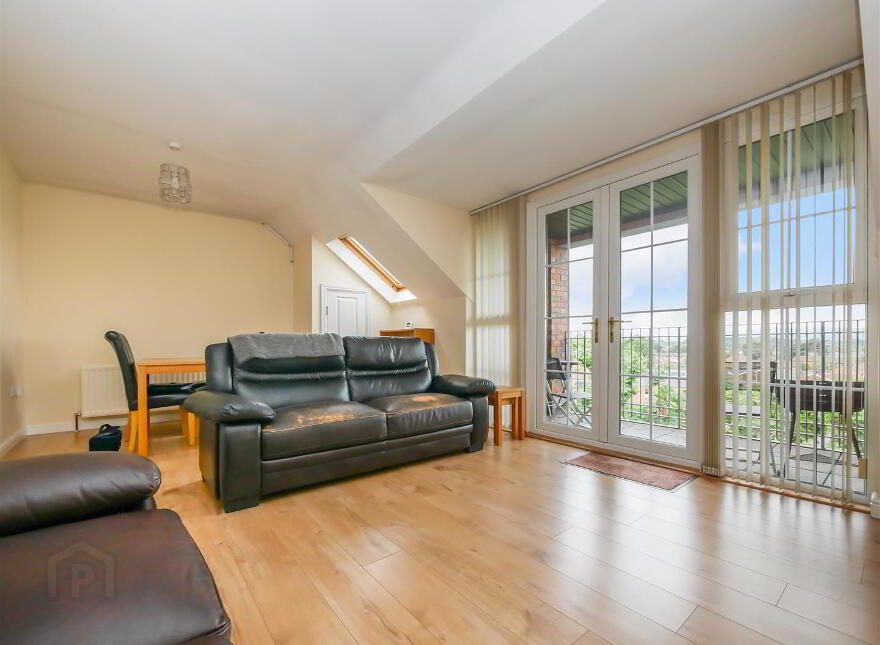 Apt 30, 4 Bell Towers South, Ravenhill / Ormeau, Belfast, BT6 0GR