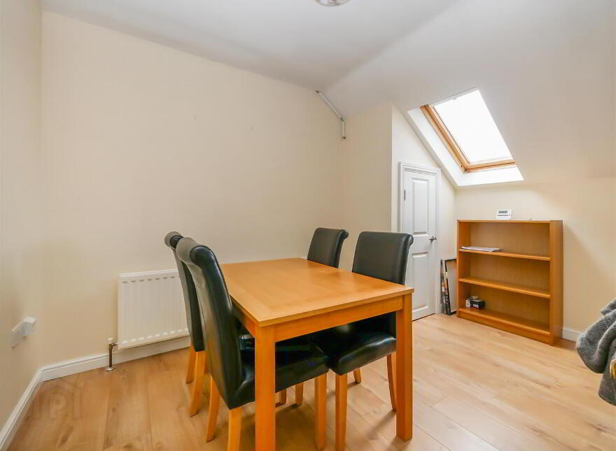 Apt 30, 4 Bell Towers South, Ravenhill / Ormeau, Belfast, BT6 0GR