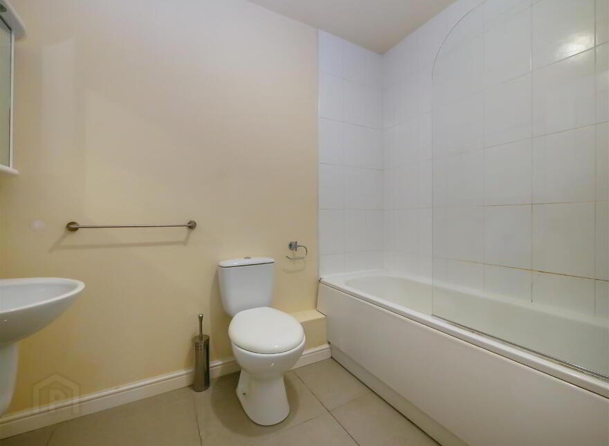 Apt 30, 4 Bell Towers South, Ravenhill / Ormeau, Belfast, BT6 0GR