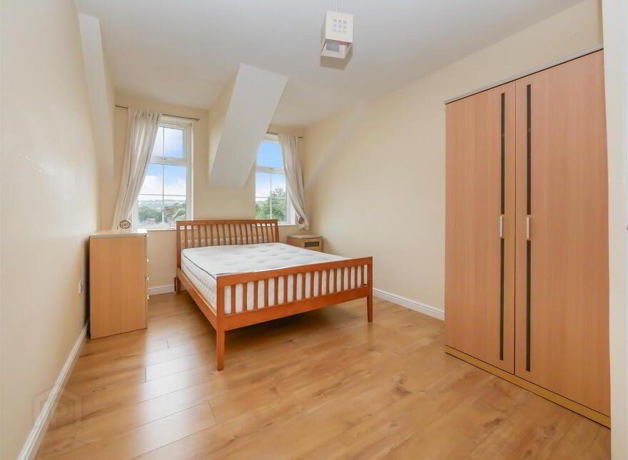 Apt 30, 4 Bell Towers South, Ravenhill / Ormeau, Belfast, BT6 0GR
