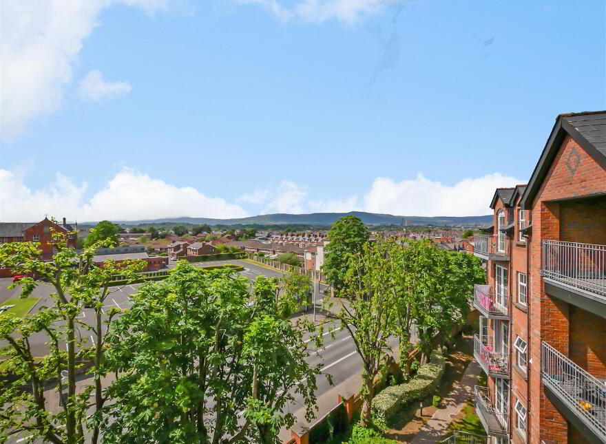 Apt 30, 4 Bell Towers South, Ravenhill / Ormeau, Belfast, BT6 0GR