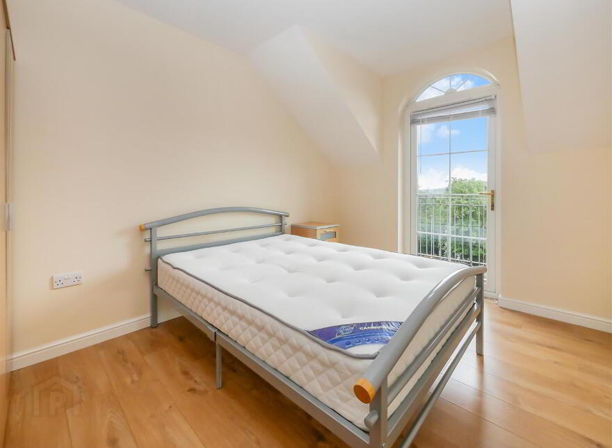 Apt 30, 4 Bell Towers South, Ravenhill / Ormeau, Belfast, BT6 0GR