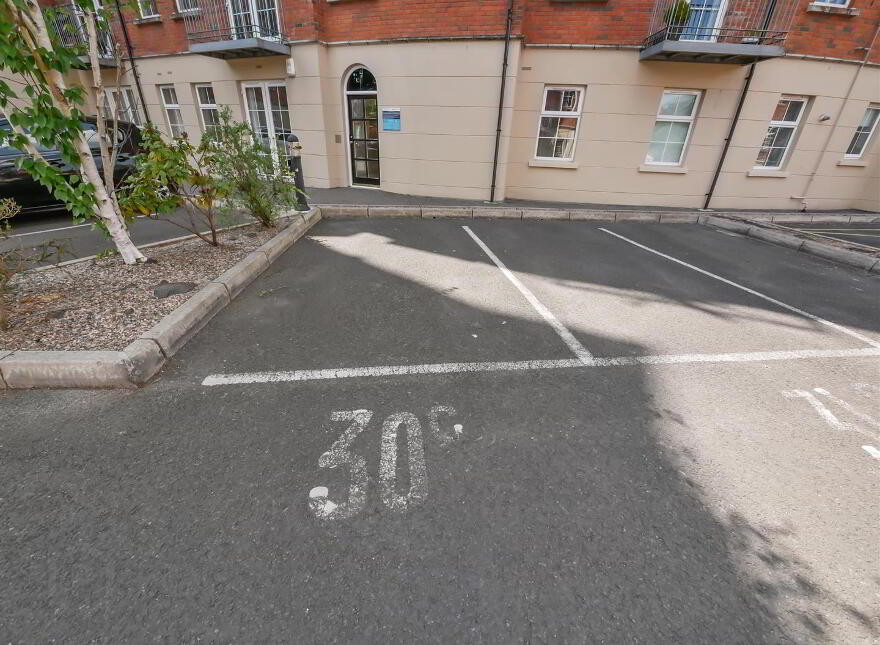 Apt 30, 4 Bell Towers South, Ravenhill / Ormeau, Belfast, BT6 0GR
