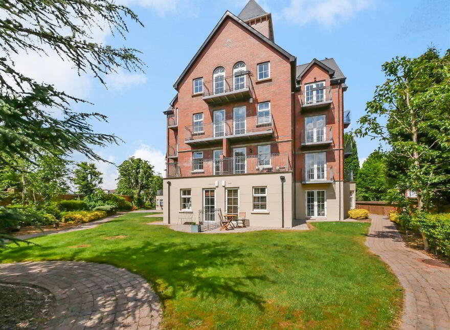 Apt 30, 4 Bell Towers South, Ravenhill / Ormeau, Belfast, BT6 0GR