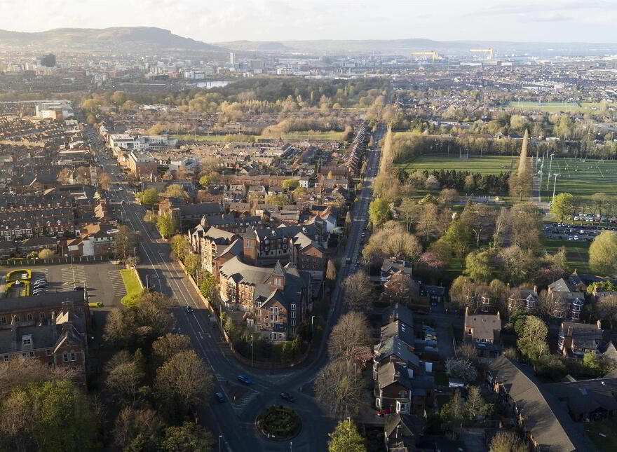 Apt 30, 4 Bell Towers South, Ravenhill / Ormeau, Belfast, BT6 0GR