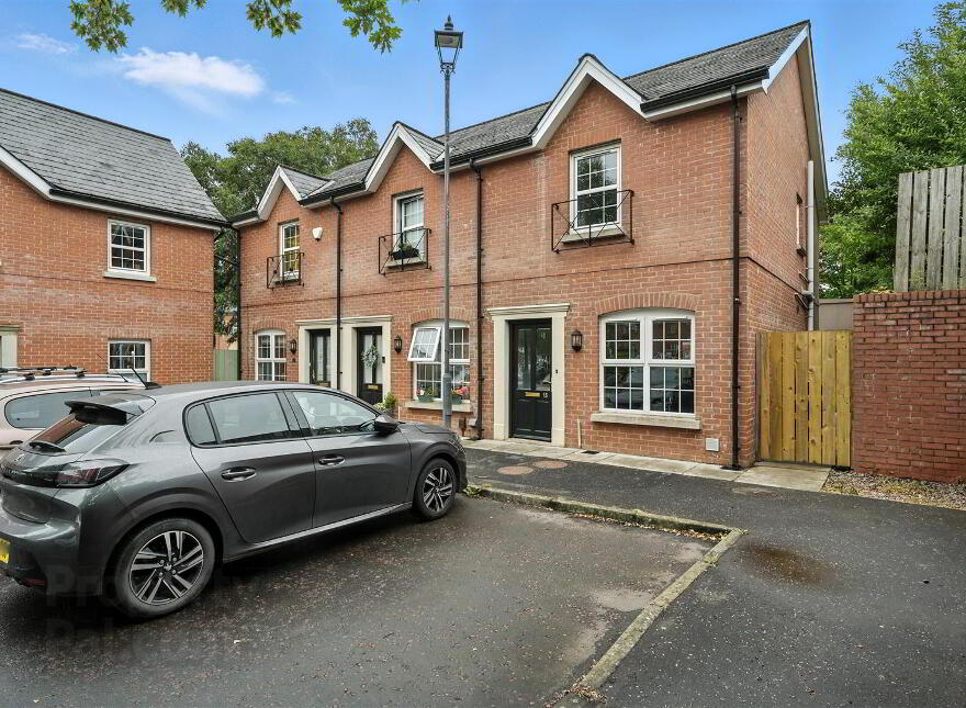 15 Milfort Mews, Dunmurry, Belfast, BT17 9JE photo