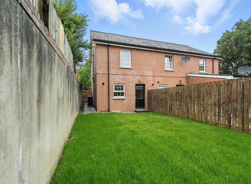 15 Milfort Mews, Dunmurry, Belfast, BT17 9JE