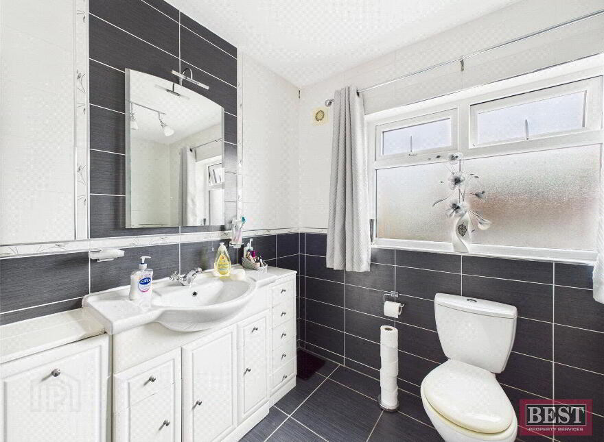 18 Ballinlare Court, Newry, BT35 8BF