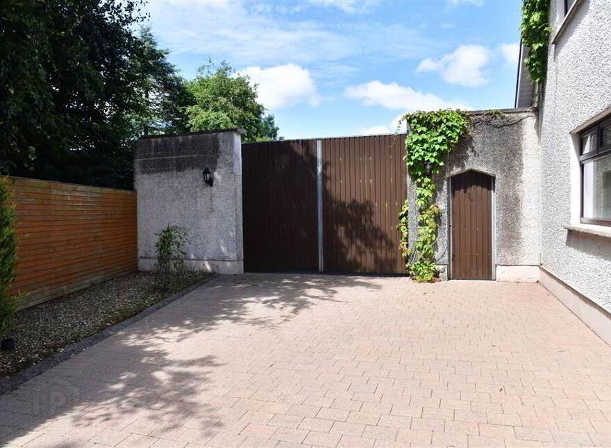 25 Quarrytown Road, Broughshane, BT43 7LB