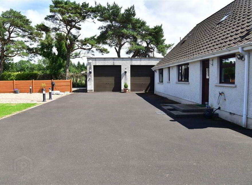 25 Quarrytown Road, Broughshane, BT43 7LB