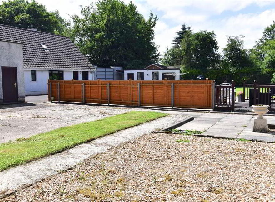 25 Quarrytown Road, Broughshane, BT43 7LB