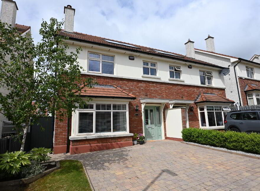 37 Fern Grove, Forest Hill, Carrigaline photo