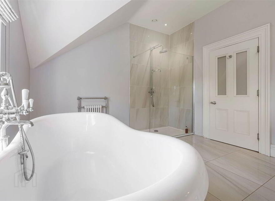 7 Ballymacrea Road, Portrush, BT56 8NR