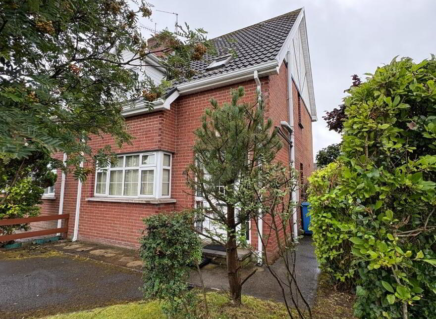 49 Carricklyn Avenue, Strabane, BT82 9BF