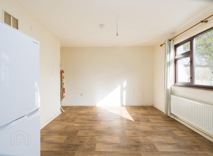 22 Riverside, R93DP66