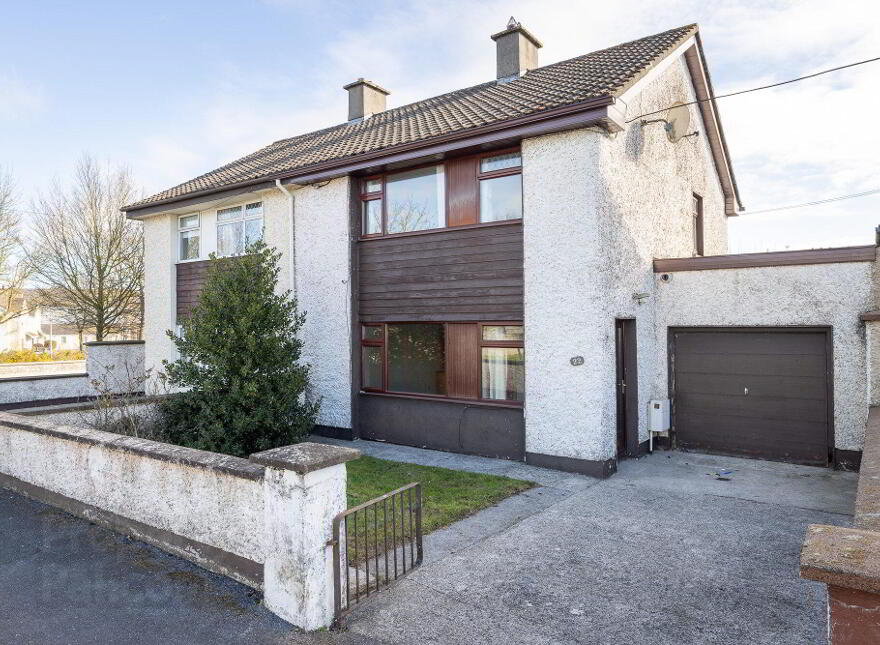 22 Riverside, R93DP66 photo