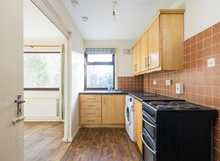 22 Riverside, R93DP66