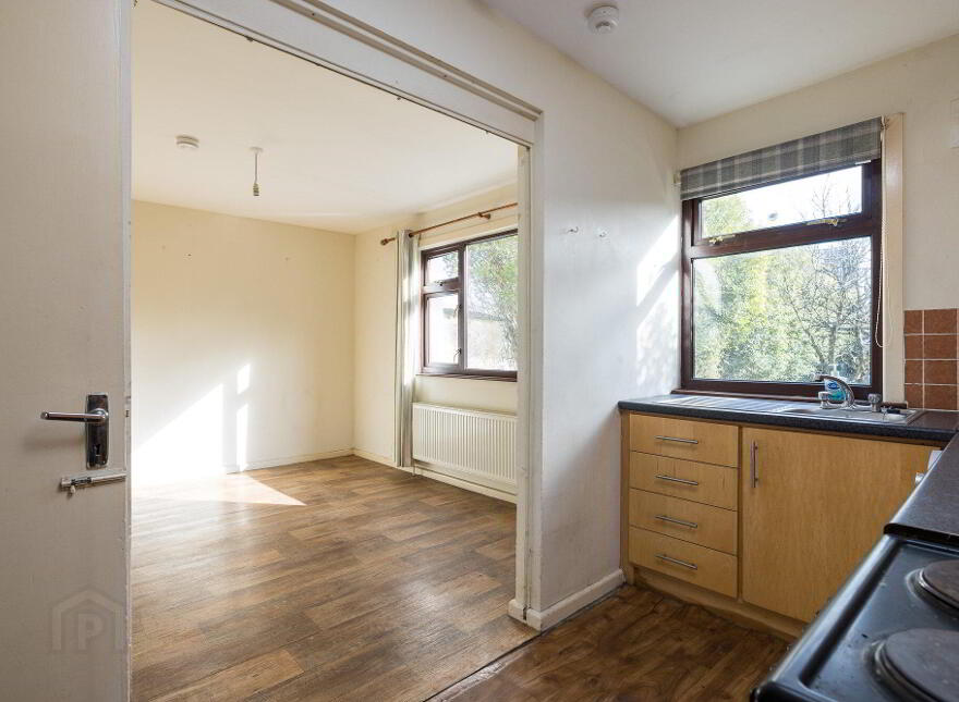 22 Riverside, R93DP66