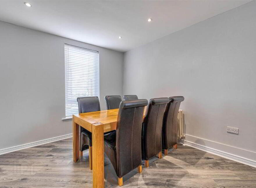 Apt 1, 2 Dunluce Avenue, Portrush, BT56 8DN