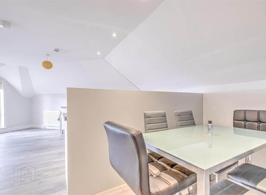 Apt 2, 2 Dunluce Avenue, Portrush, BT56 8DN