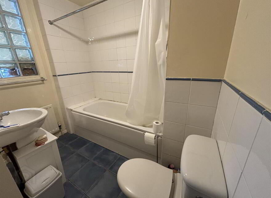 32 Fitzwilliam Square, Rugby Avenue, Belfast, BT7 1JH