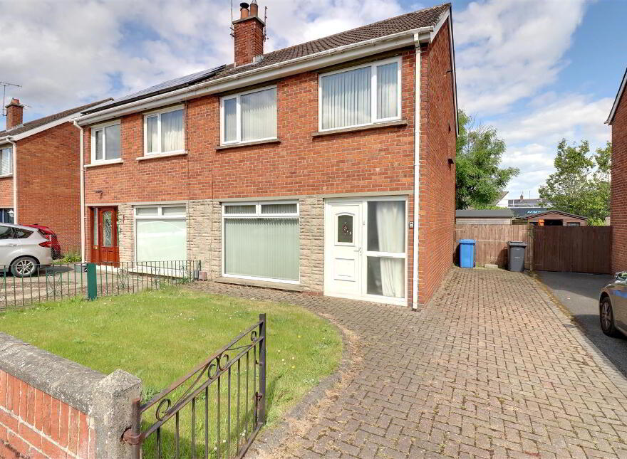 9 Rugby Gardens, Newtownards, BT23 4LF photo