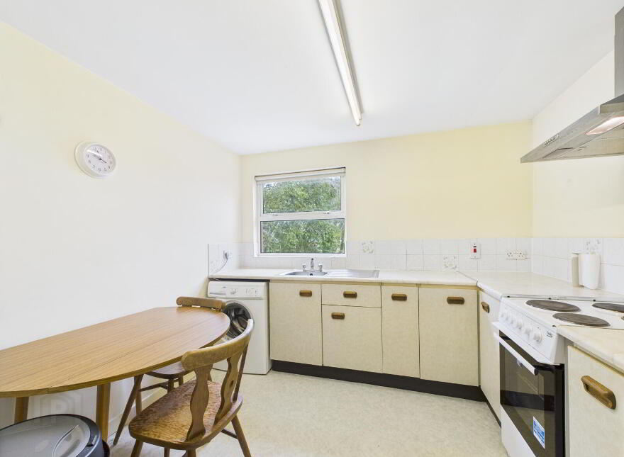 Flat 6, 90 Eglantine Avenue, Belfast, BT9 6EU