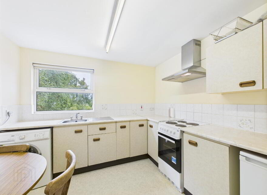 Flat 6, 90 Eglantine Avenue, Belfast, BT9 6EU