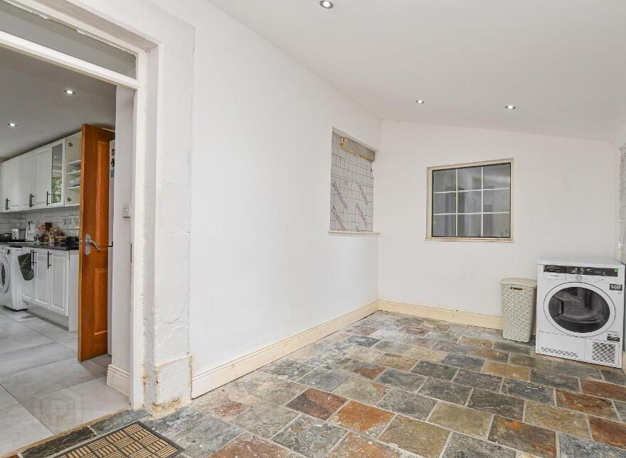 1 Manse Road, Carrowdore, BT22 2EY