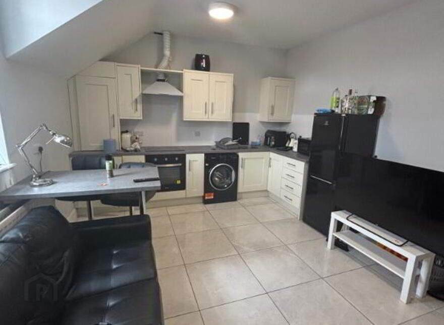 Apt 3, 23 Fitzroy Avenue, Belfast, BT7 1HS