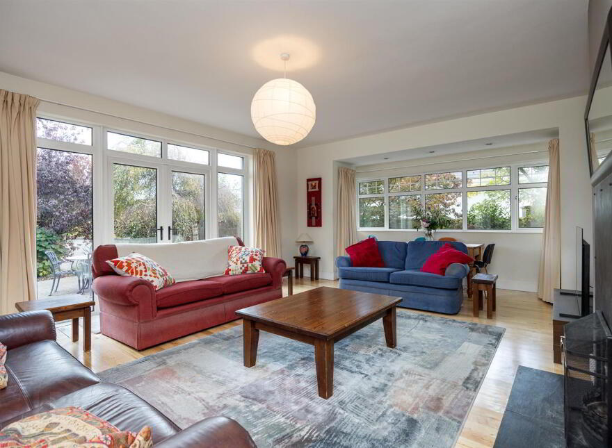 7 Seafields Avenue, Warrenpoint, Newry, BT34 3XA
