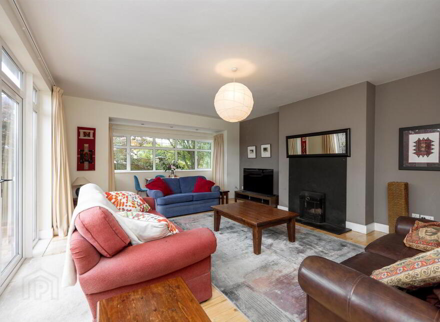 7 Seafields Avenue, Warrenpoint, Newry, BT34 3XA