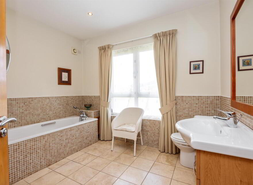 7 Seafields Avenue, Warrenpoint, Newry, BT34 3XA