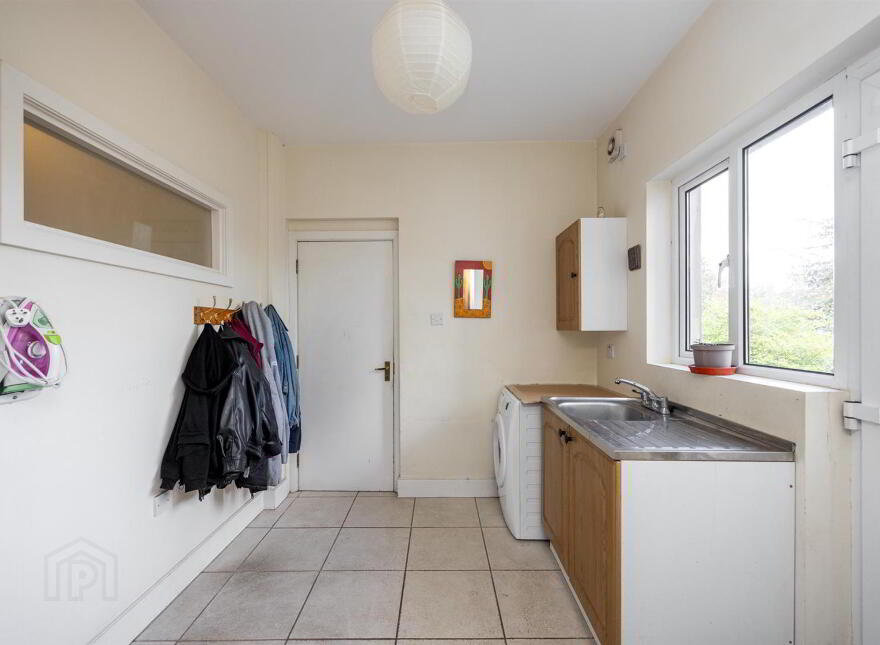 7 Seafields Avenue, Warrenpoint, Newry, BT34 3XA
