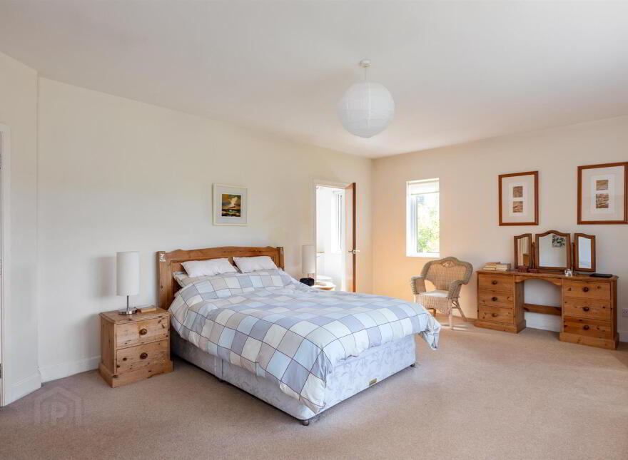 7 Seafields Avenue, Warrenpoint, Newry, BT34 3XA