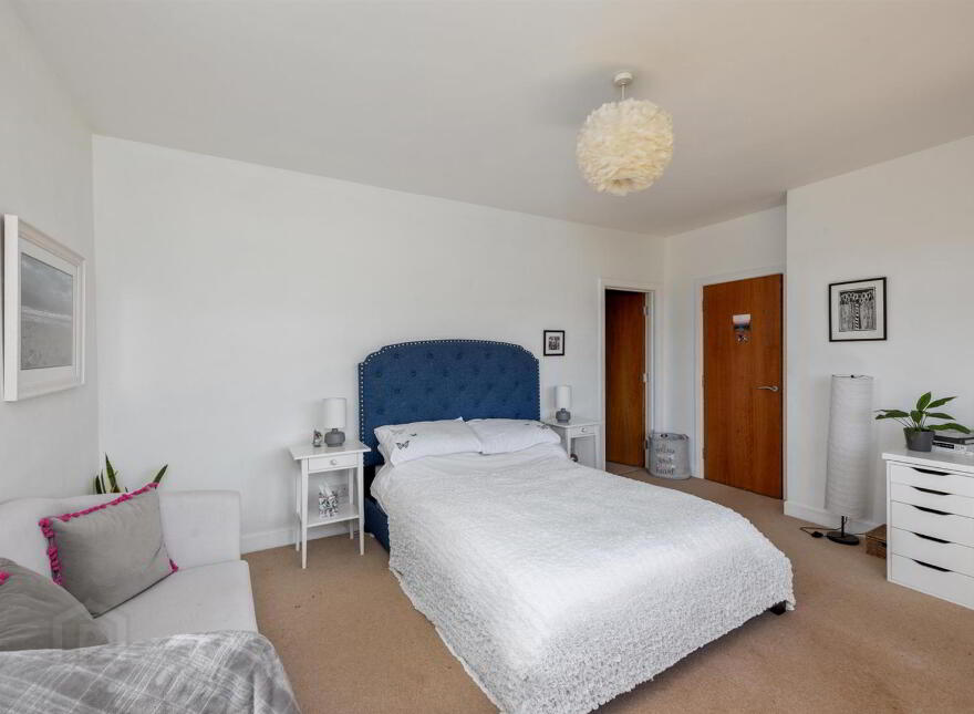 7 Seafields Avenue, Warrenpoint, Newry, BT34 3XA