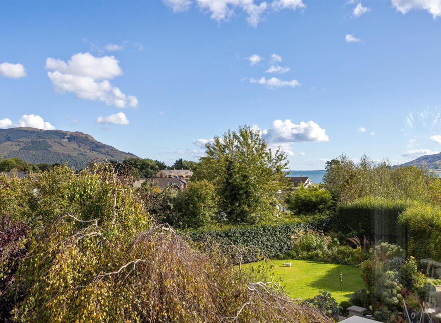 7 Seafields Avenue, Warrenpoint, Newry, BT34 3XA