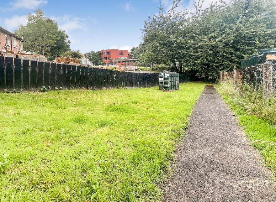 6 Garvey Terrace, Lisburn, BT27 4TW