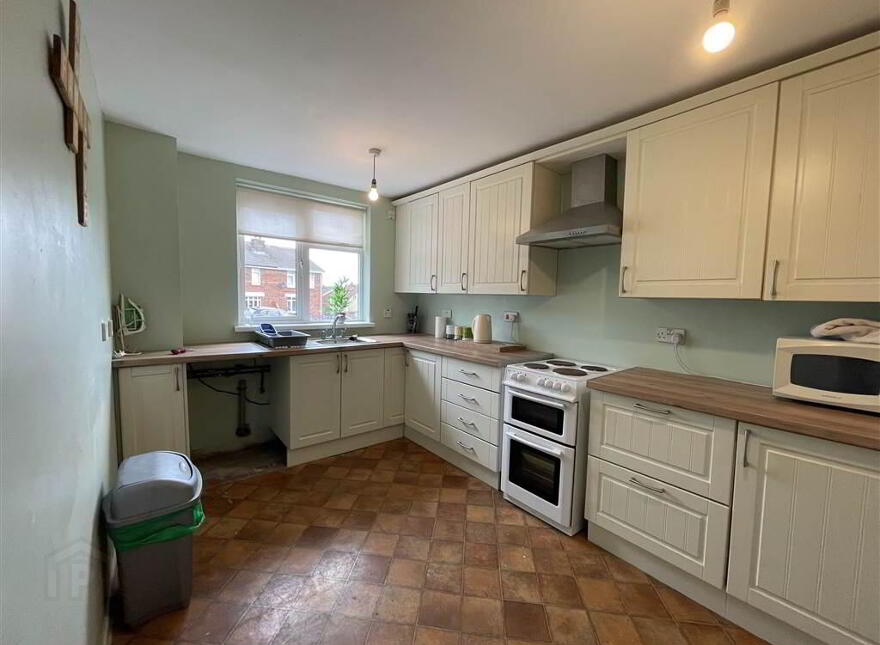 32 Moyard Parade, Belfast, BT12 7HG